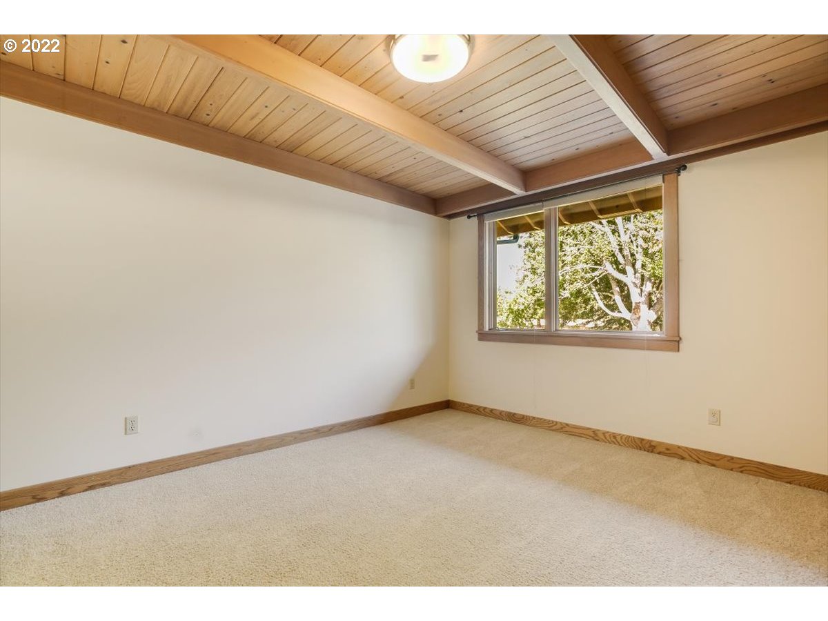22323 South Central Point Road Oregon City, OR 97045 - Photo 16 of 32 Gallery Image 16