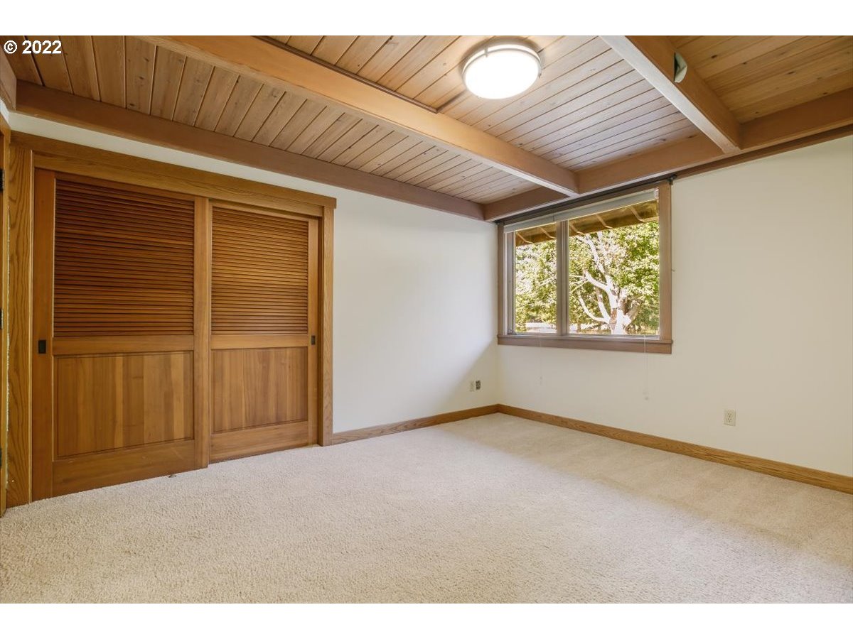 22323 South Central Point Road Oregon City, OR 97045 - Photo 17 of 32 Gallery Image 17