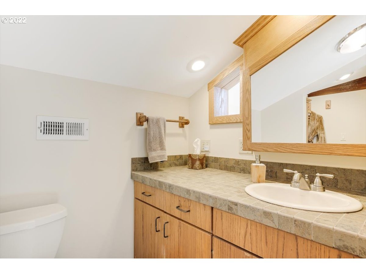 22323 South Central Point Road Oregon City, OR 97045 - Photo 20 of 32 Gallery Image 20