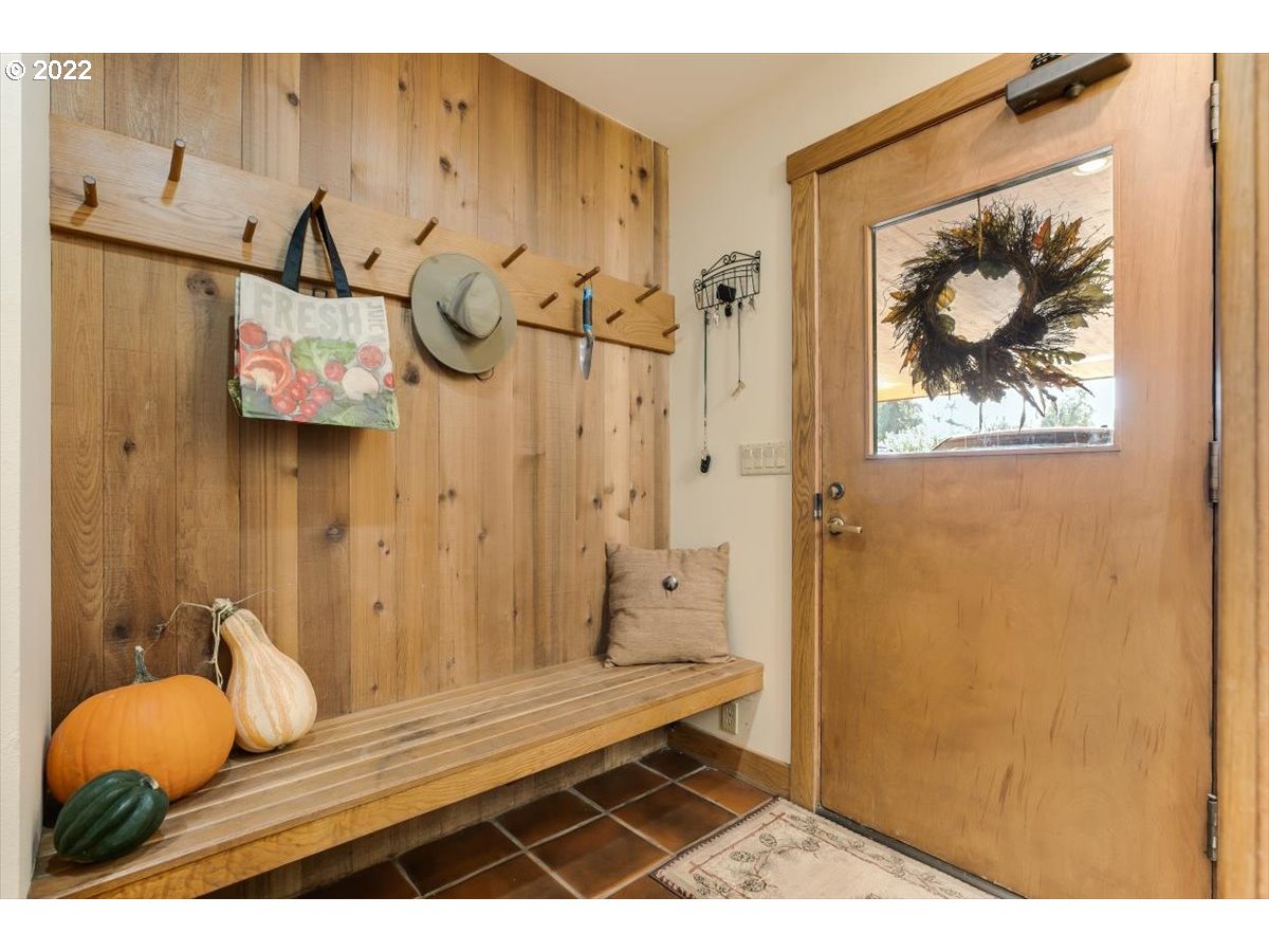 22323 South Central Point Road Oregon City, OR 97045 - Photo 21 of 32 Gallery Image 21