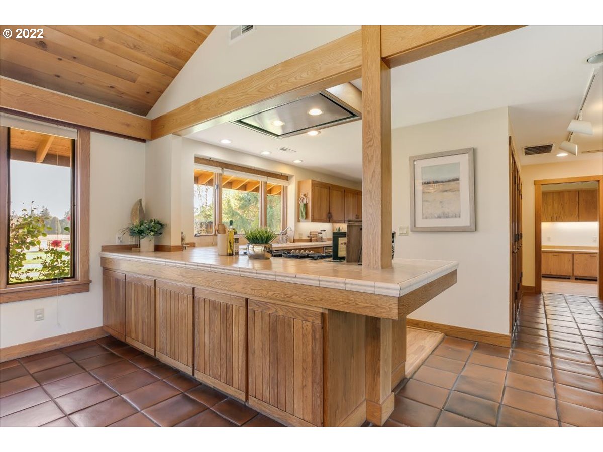 22323 South Central Point Road Oregon City, OR 97045 - Photo 9 of 32 Gallery Image 9