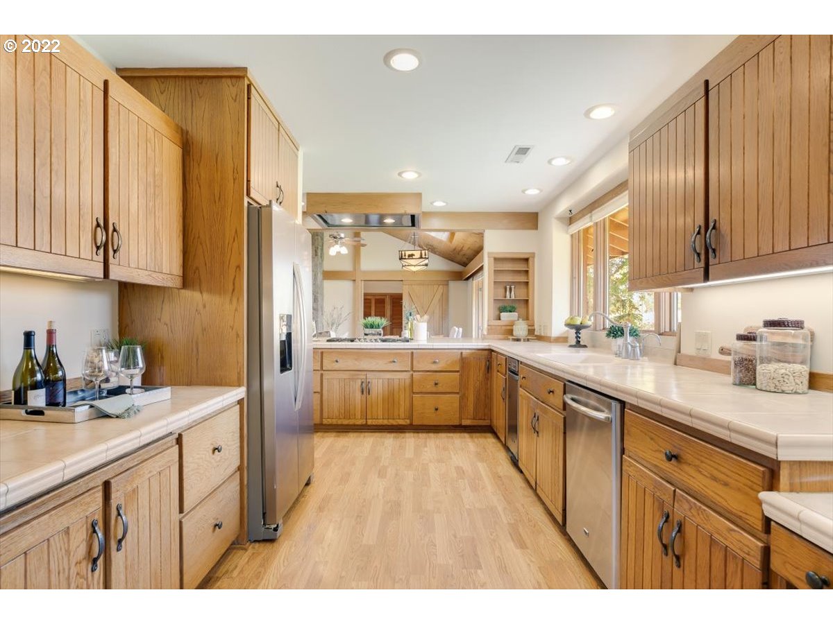 22323 South Central Point Road Oregon City, OR 97045 - Photo 10 of 32 Gallery Image 10