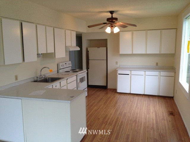 1724 Rockefeller Avenue Everett, WA 98201 - Photo 2 of 10