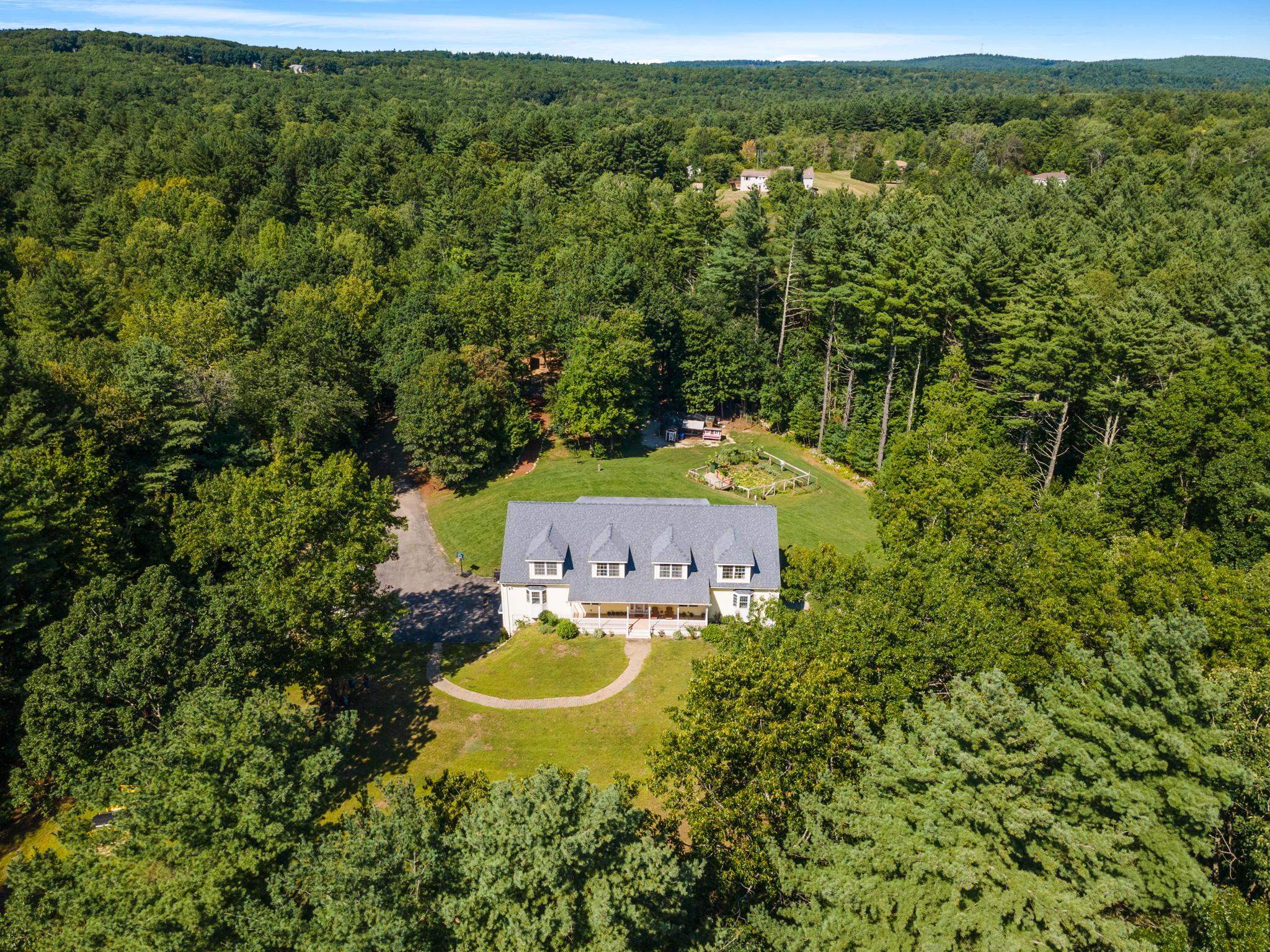 10 Gill Road Derry, NH 03038 - Photo 3 of 40