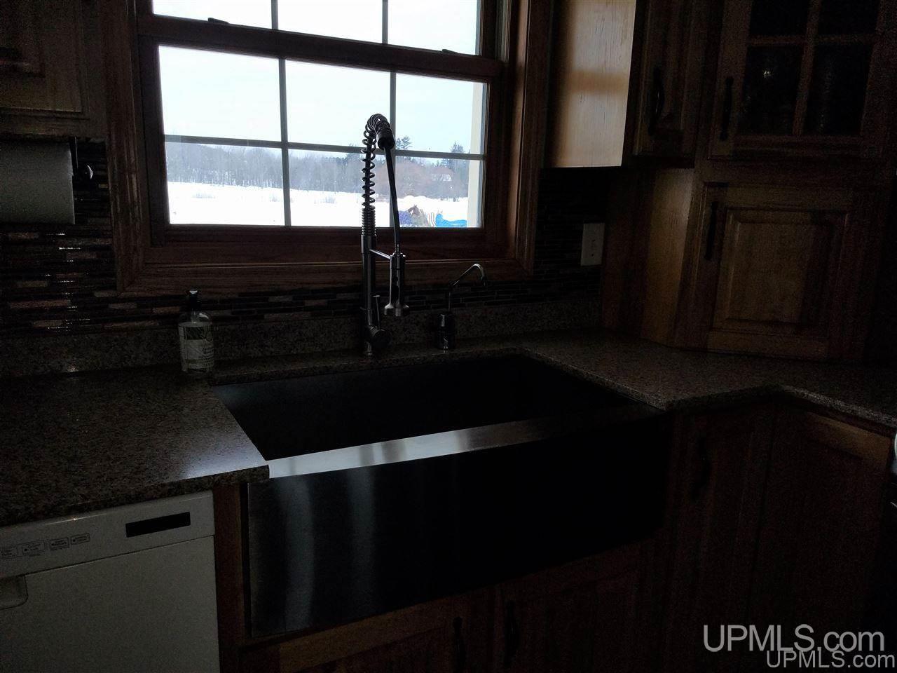 14211 North Stateline Road Hurley, WI 54534 - Photo 5 of 50