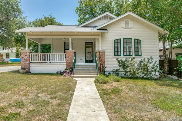 $2,850 | 212 Chichester Place, Alamo Heights, TX 78209