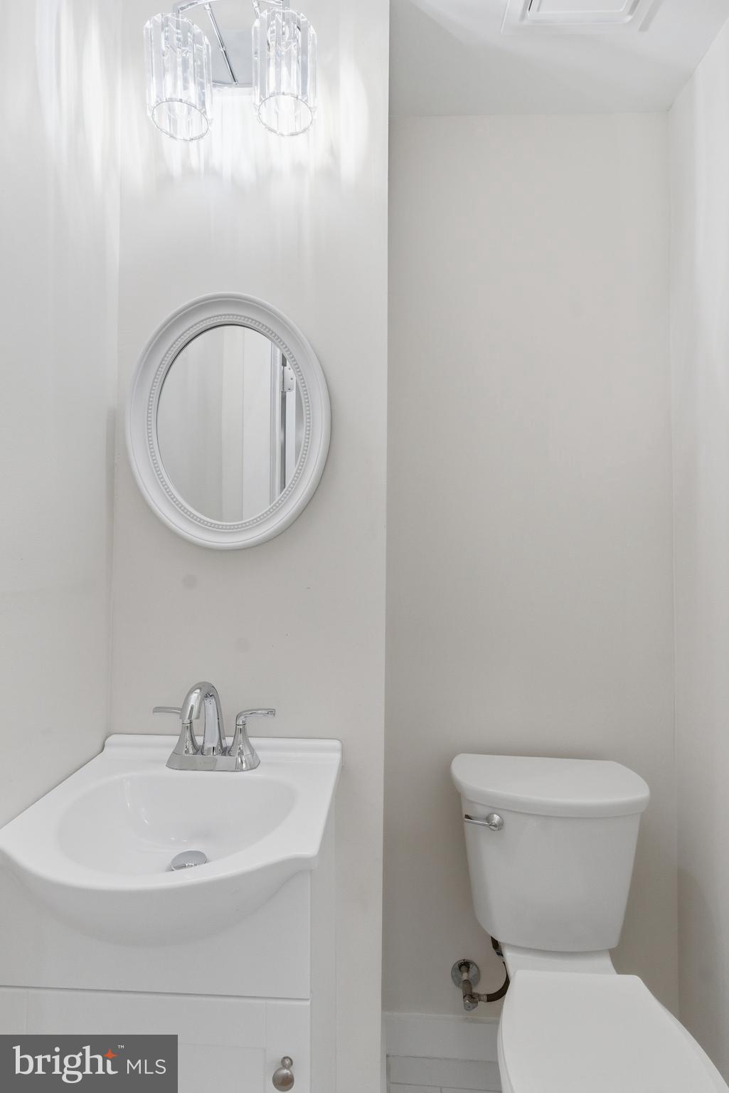 4312 Lees Corner Road Chantilly, VA 20151 - Photo 16 of 36 Main Level half bathroom