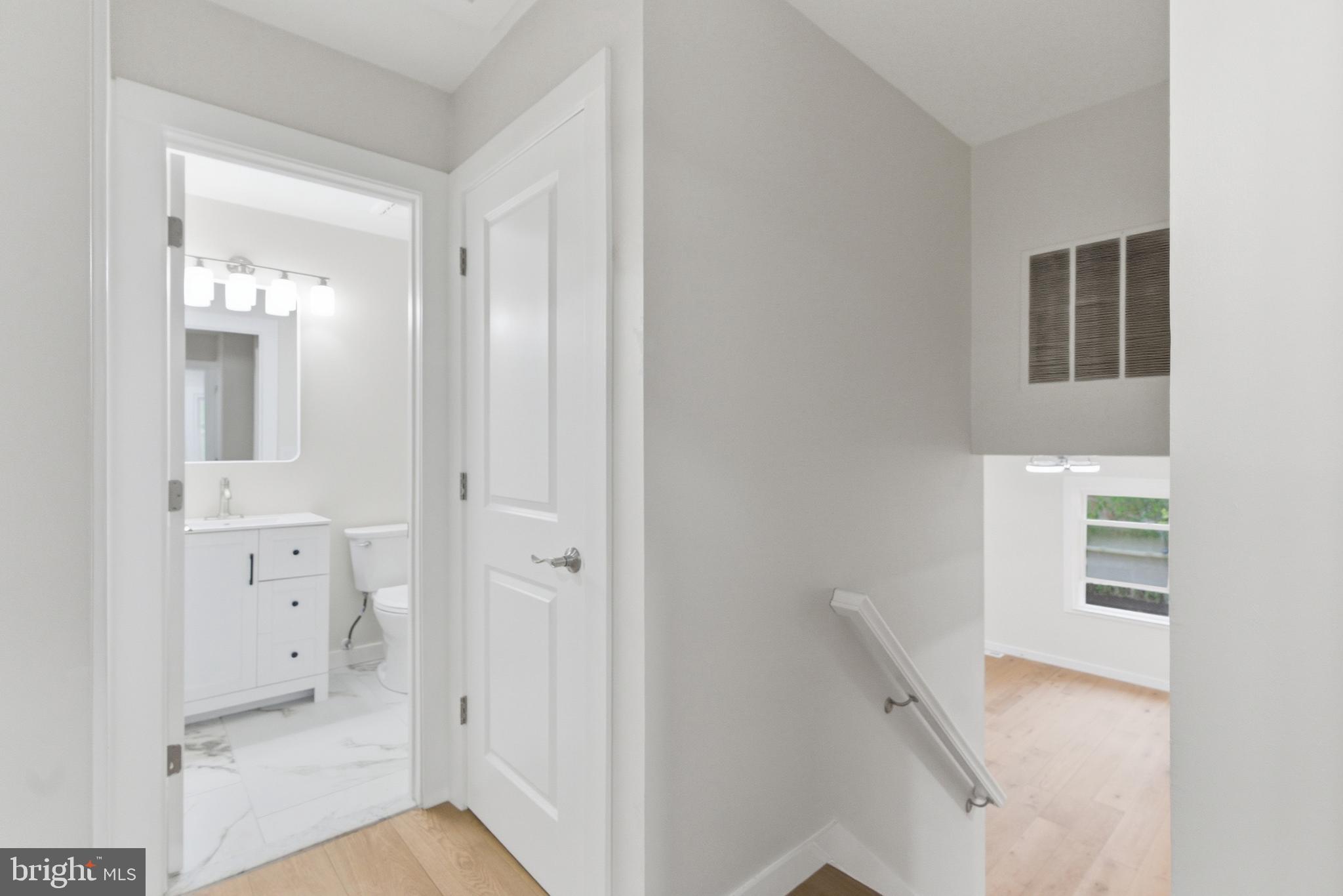 4312 Lees Corner Road Chantilly, VA 20151 - Photo 22 of 36 Common bathroom1
