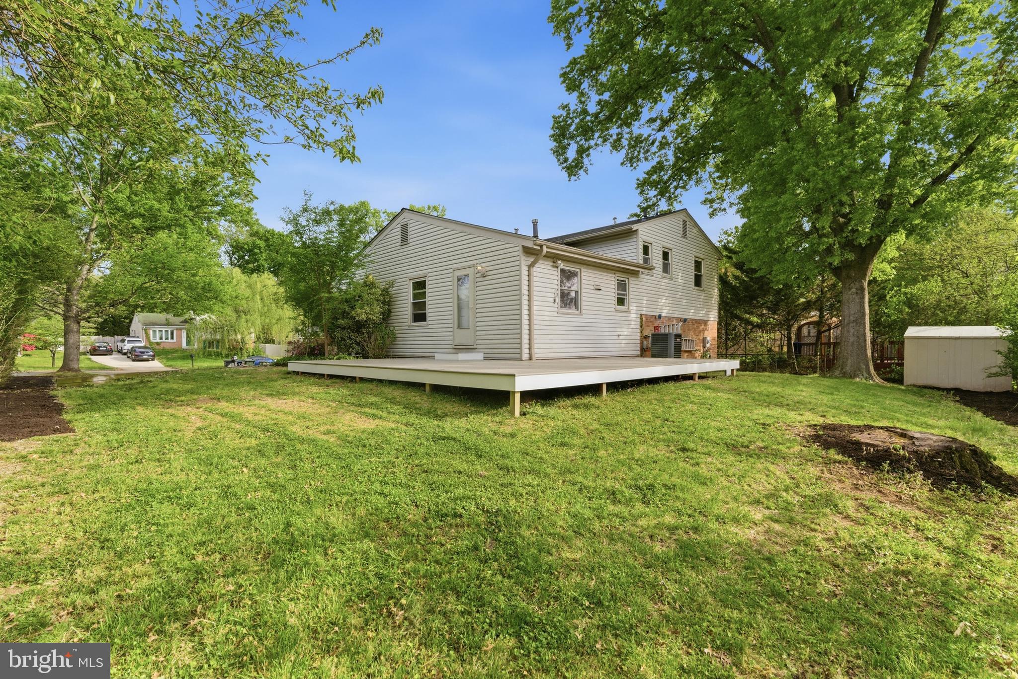4312 Lees Corner Road Chantilly, VA 20151 - Photo 3 of 36 Backyard with Deck