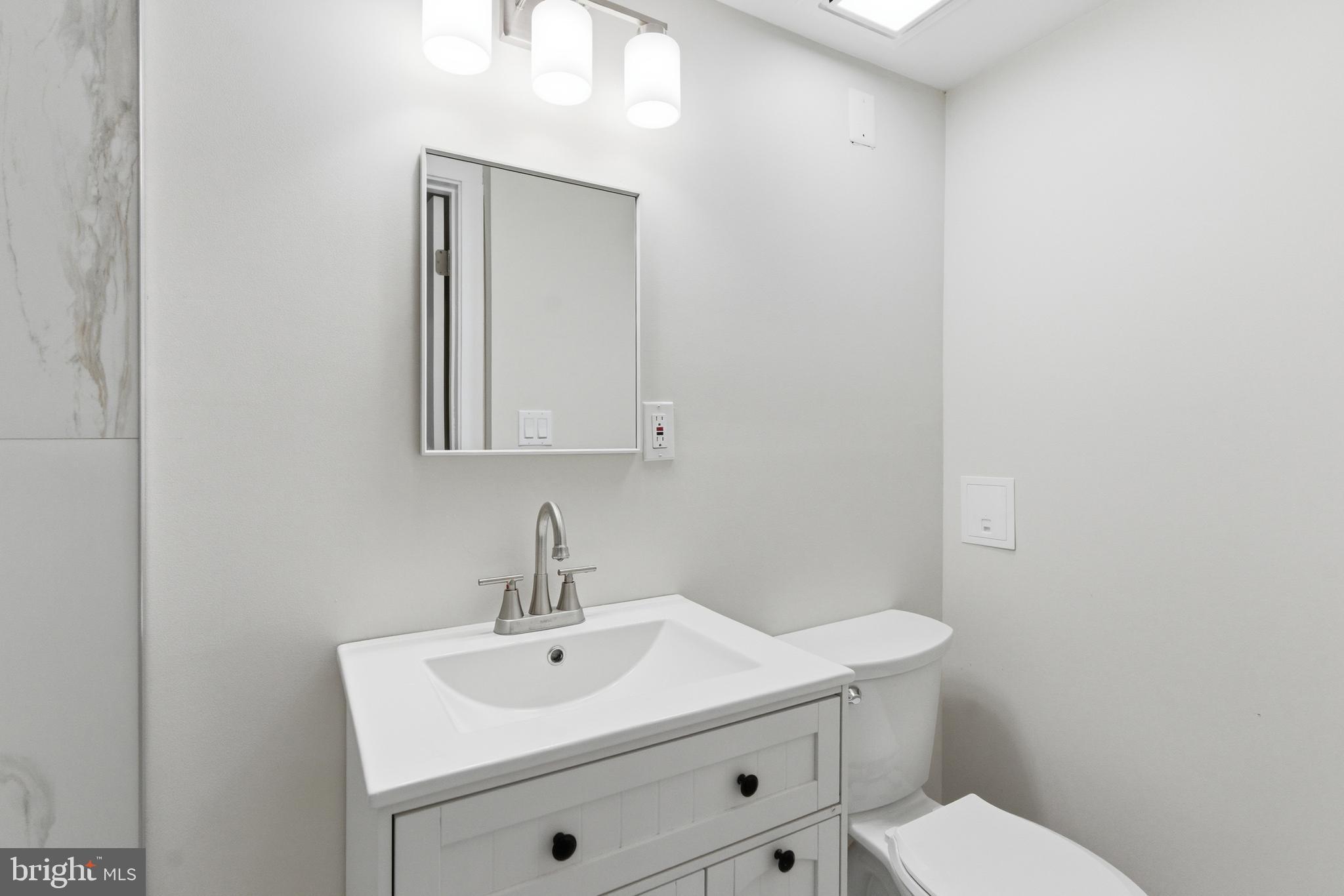 4312 Lees Corner Road Chantilly, VA 20151 - Photo 33 of 36 1st level Bathroom
