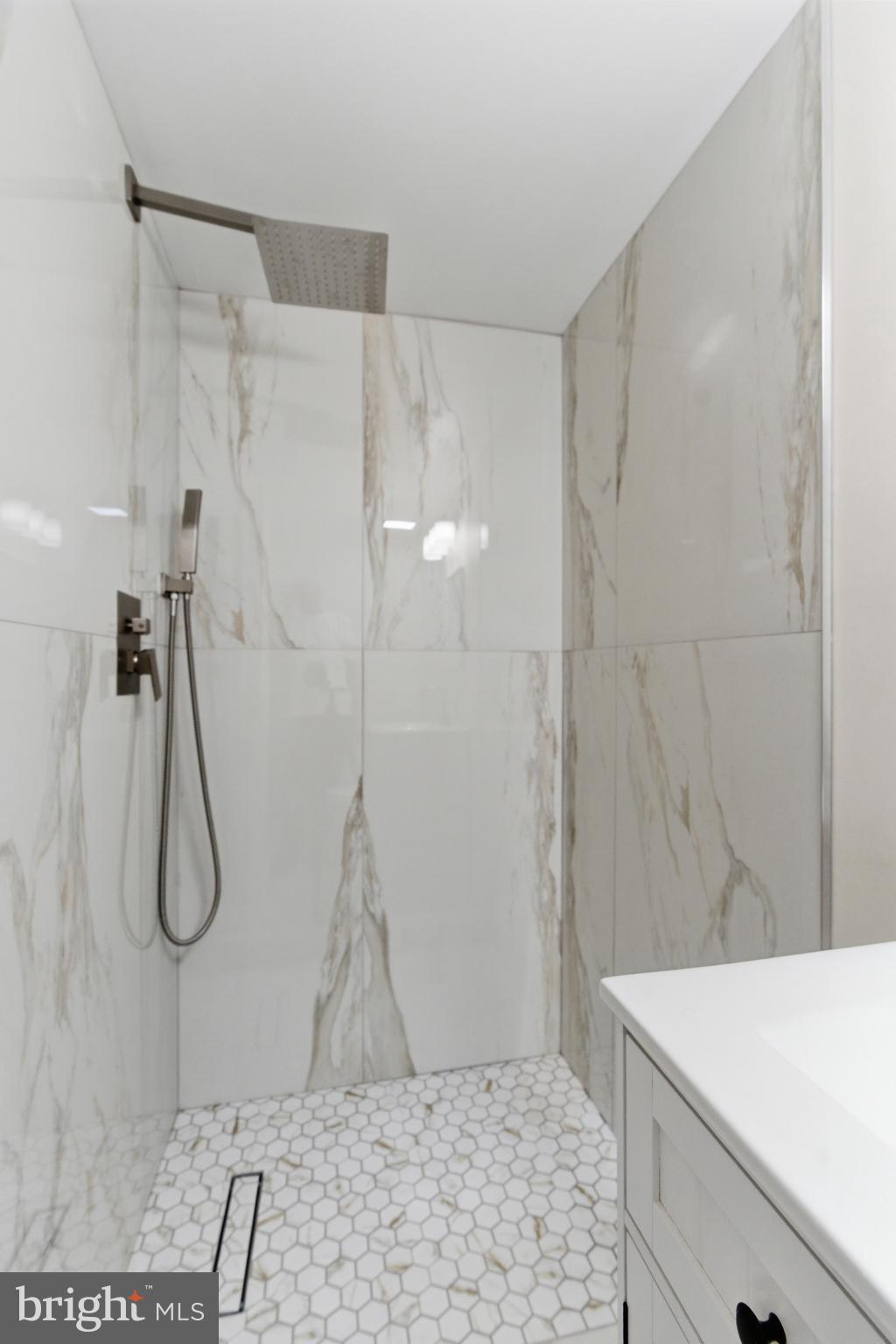 4312 Lees Corner Road Chantilly, VA 20151 - Photo 34 of 36 1st level Bathroom