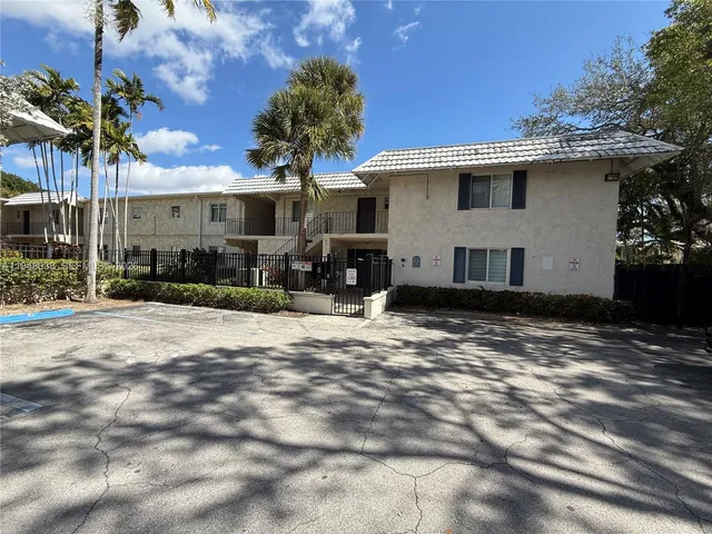 $1,800 | 8607 Southwest 68th Court, Unit 24, Pinecrest, FL 33156