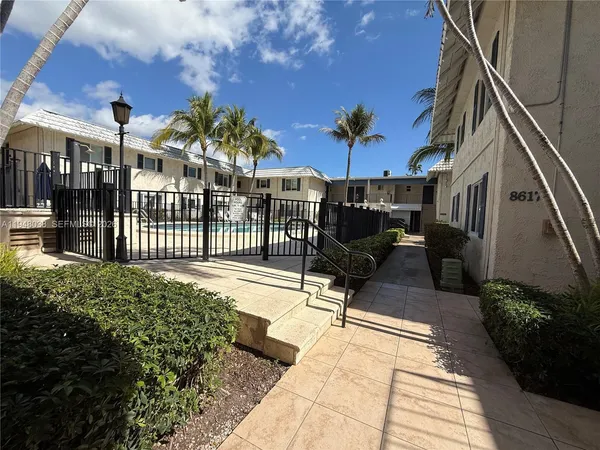 $1,750 | 8607 Southwest 68th Court, Unit 24, Pinecrest, FL 33156