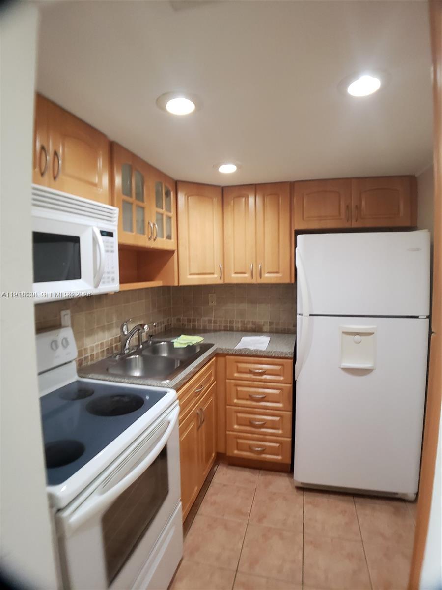 8607 Southwest 68th Court, Unit 24 Pinecrest, FL 33156 - Photo 3 of 10