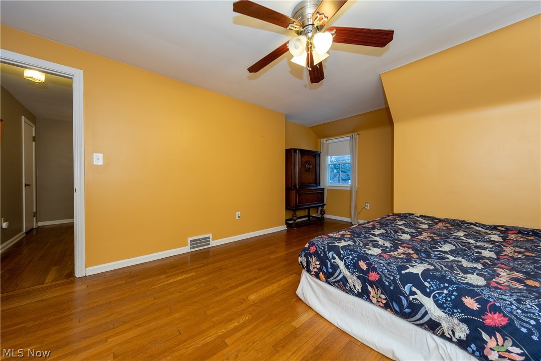1289 Dorsh Road Cleveland, OH 44121 - Photo 19 of 34