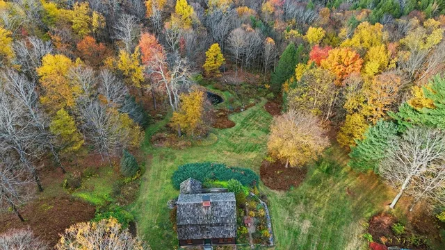 an aerial view of a house having yard