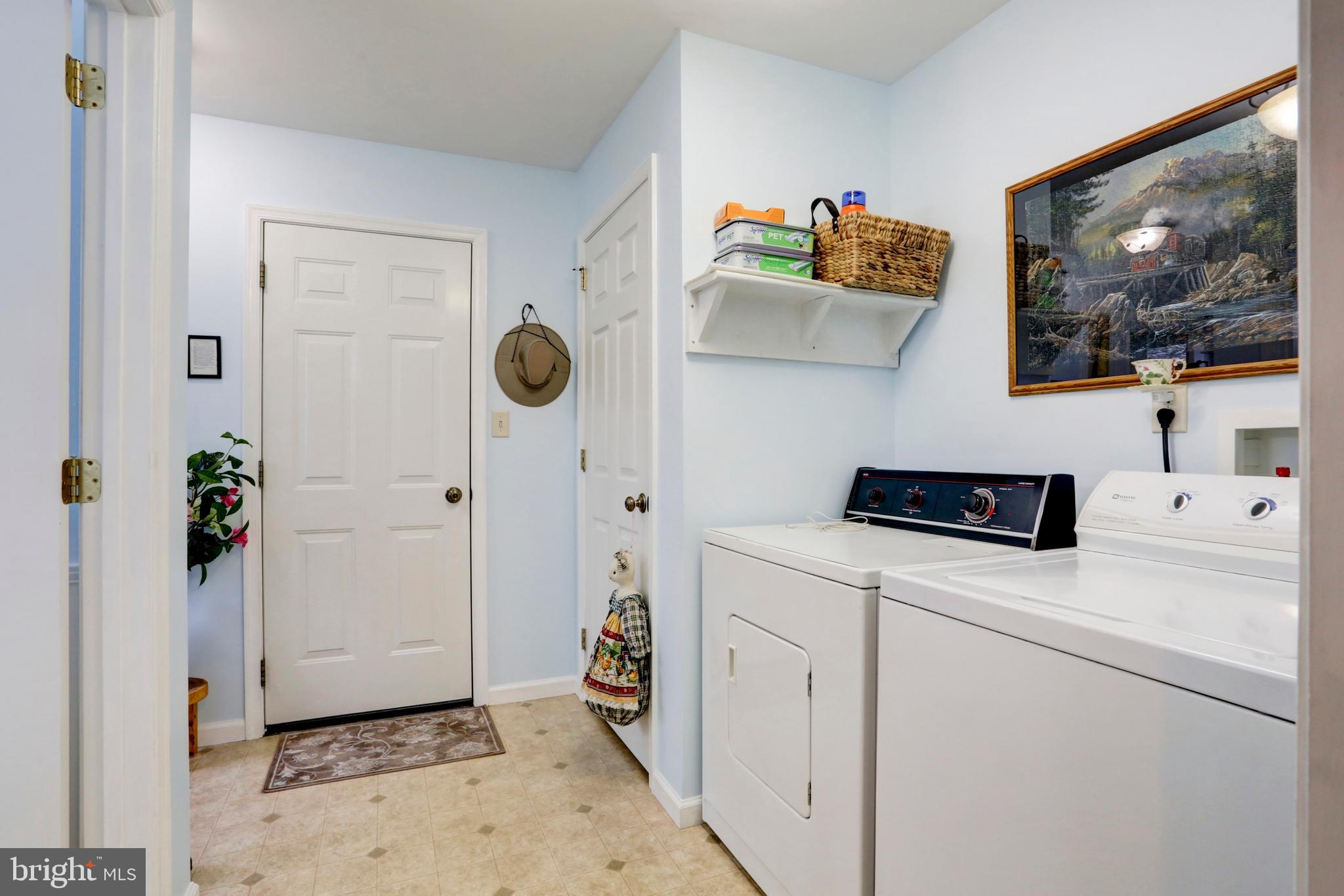 807 Disston View Drive Lititz, PA 17543 - Photo 17 of 44 Mud Room/Laundry