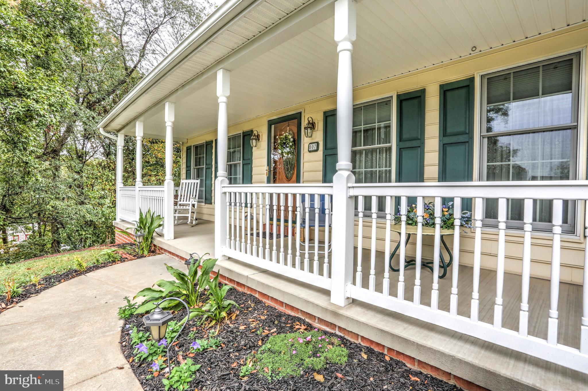 807 Disston View Drive Lititz, PA 17543 - Photo 4 of 44 Front Exterior