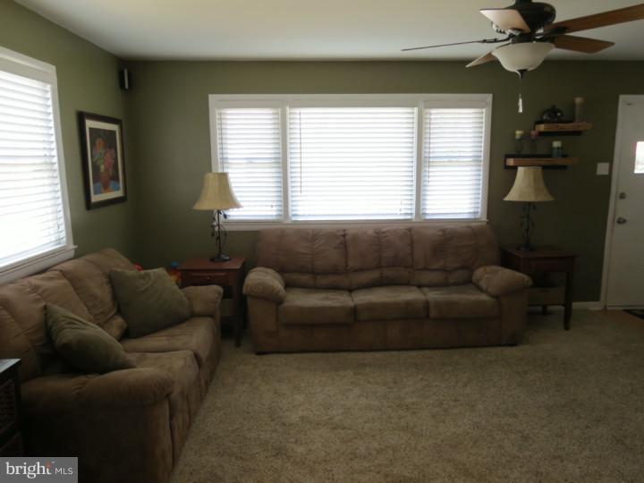 376 Flanders Road Bellmawr, NJ 08031 - Photo 5 of 25 Living Room