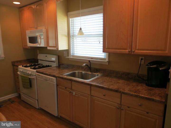 376 Flanders Road Bellmawr, NJ 08031 - Photo 8 of 25 Kitchen