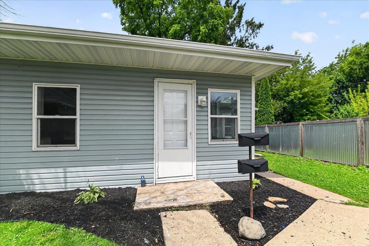 618 North Street Madison, WI 53704 - Photo 2 of 33
