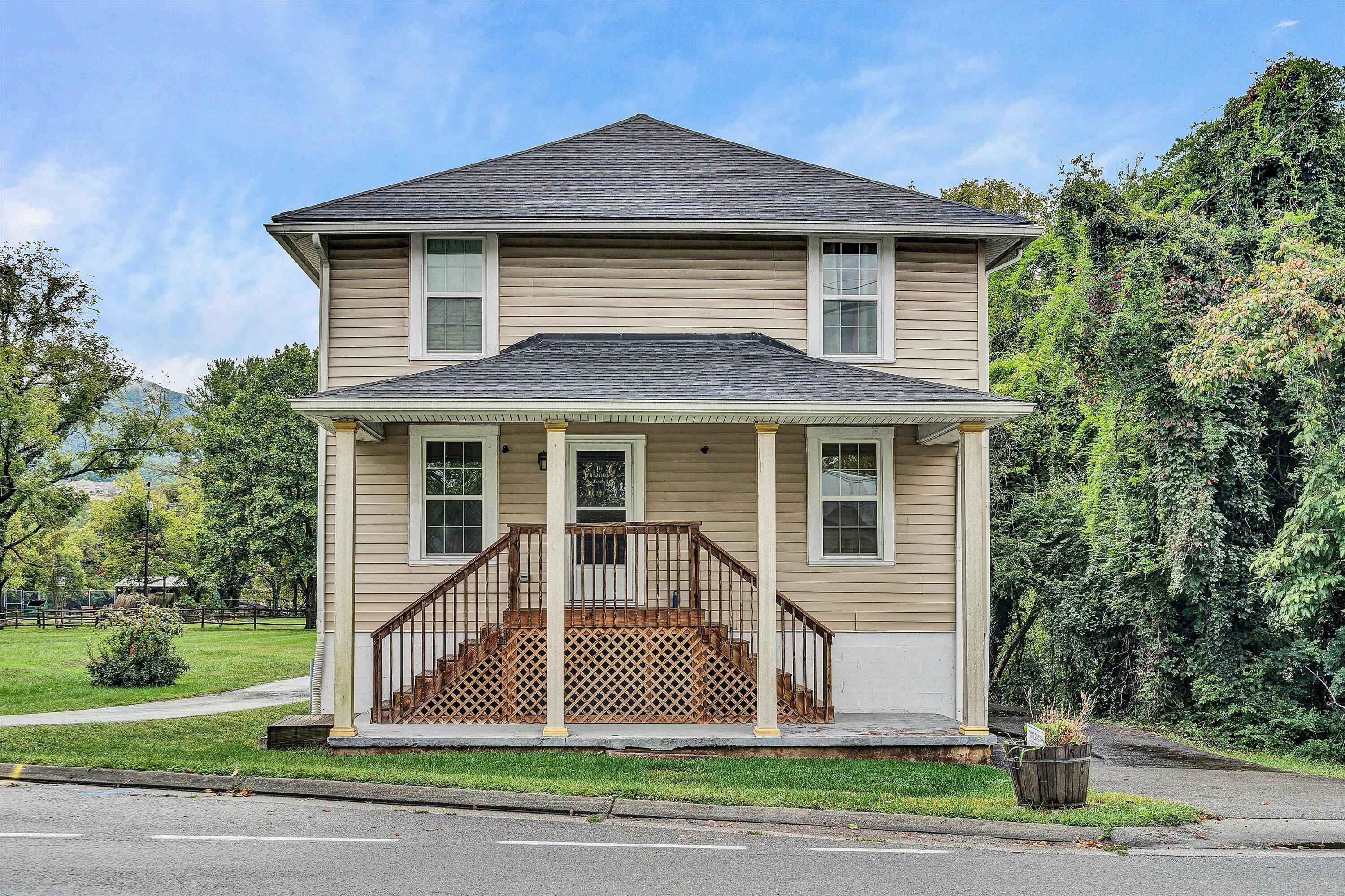 6449 Merriman Road Roanoke, VA 24018 - Photo 1 of 24 01-DSC03526