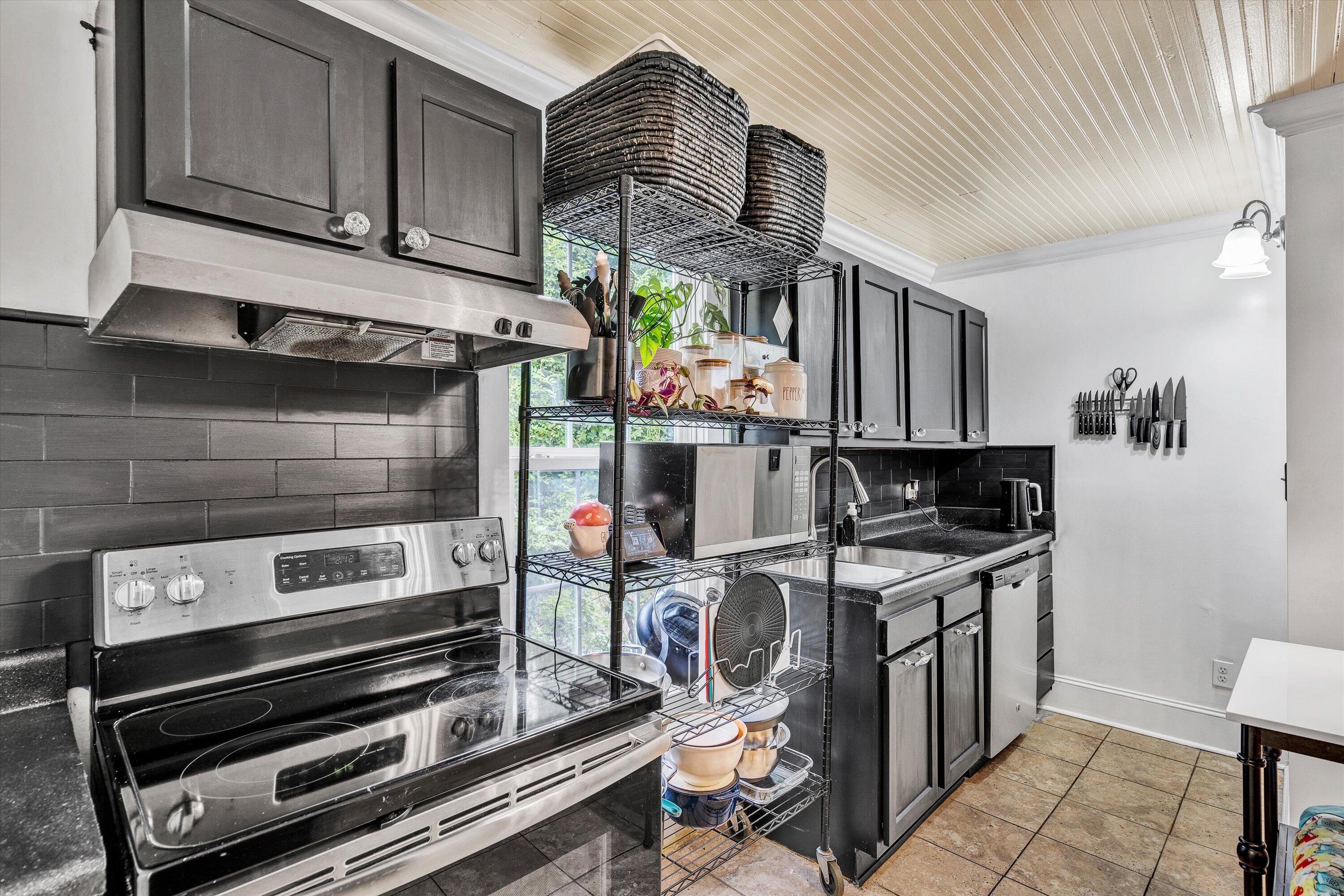 6449 Merriman Road Roanoke, VA 24018 - Photo 10 of 24 10-DSC03559