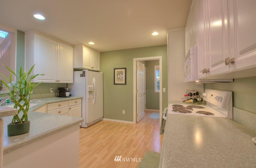 552 Elma Place Northeast Renton, WA 98059 - Photo 7 of 20