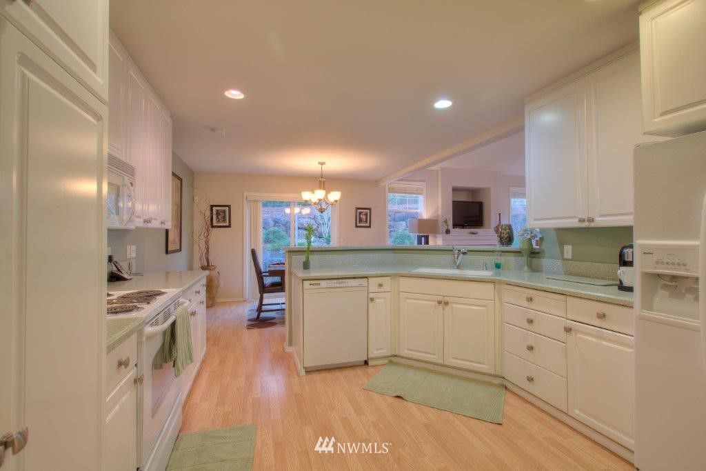 552 Elma Place Northeast Renton, WA 98059 - Photo 8 of 20