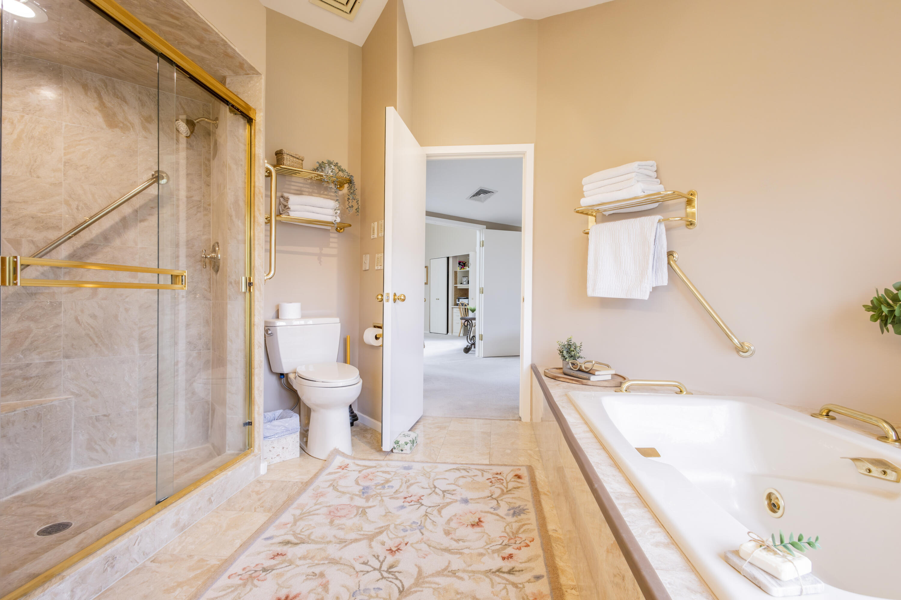 295 Elm Grove Road, Unit A Brookfield, WI 53005 - Photo 19 of 39 Primary Bathroom