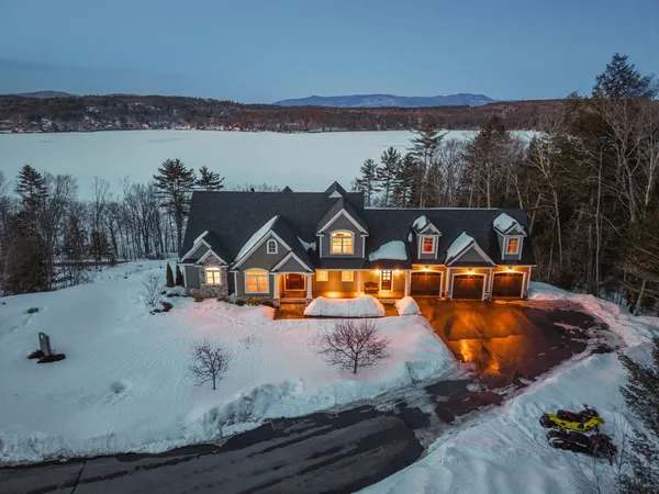 $2,625,000 | 18 Bay Ridge Drive, Meredith, NH 03253