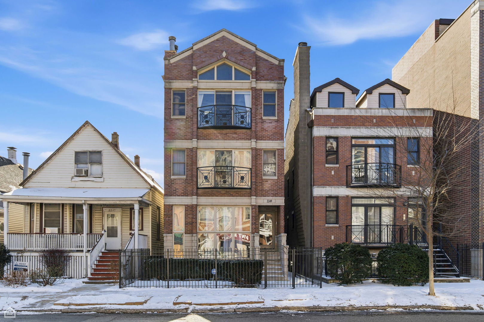 2249 West Foster Avenue, Unit 3 Chicago, IL 60625 - Photo 18 of 19 a front view of a building