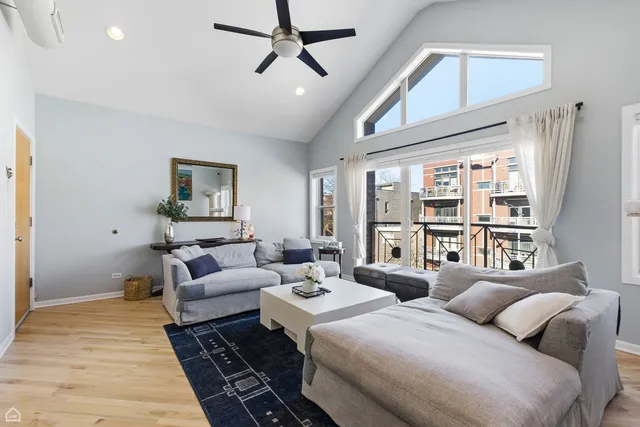 $475,000 | 2249 West Foster Avenue, Unit 3, Chicago, IL 60625