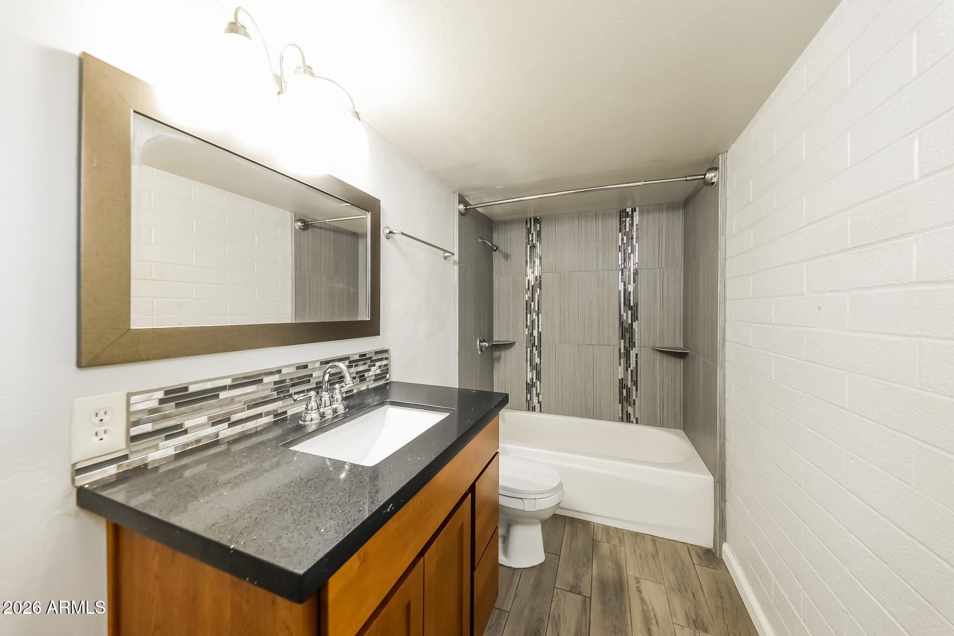 6320 North 16th Street, Unit 7 Phoenix, AZ 85016 - Photo 9 of 14 12-photo-Bathroom