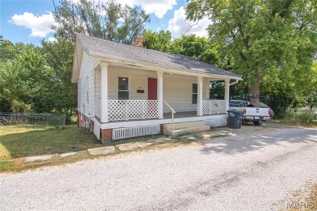 $45,000 | 631 Lakeview Drive, Hillsboro, IL 62049