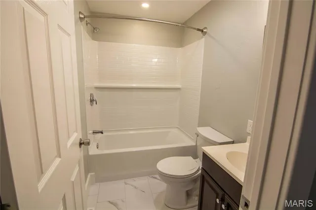 $45,000 | 631 Lakeview Drive, Hillsboro, IL 62049