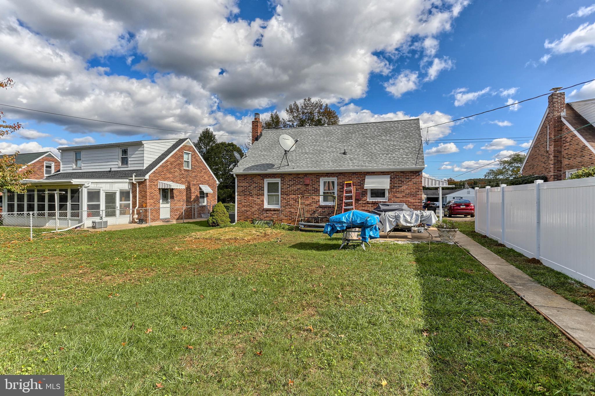 332 Edgewood Road York, PA 17402 - Photo 3 of 26 Gallery Image 3