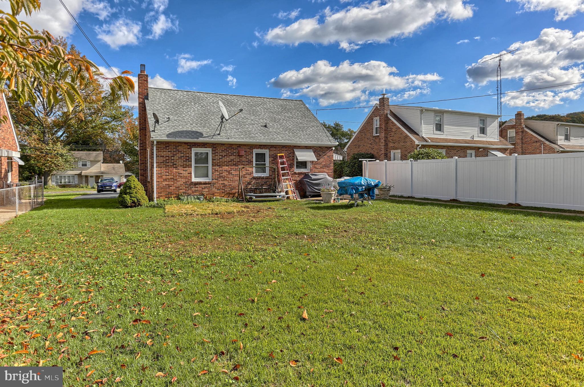 332 Edgewood Road York, PA 17402 - Photo 5 of 26 Gallery Image 5