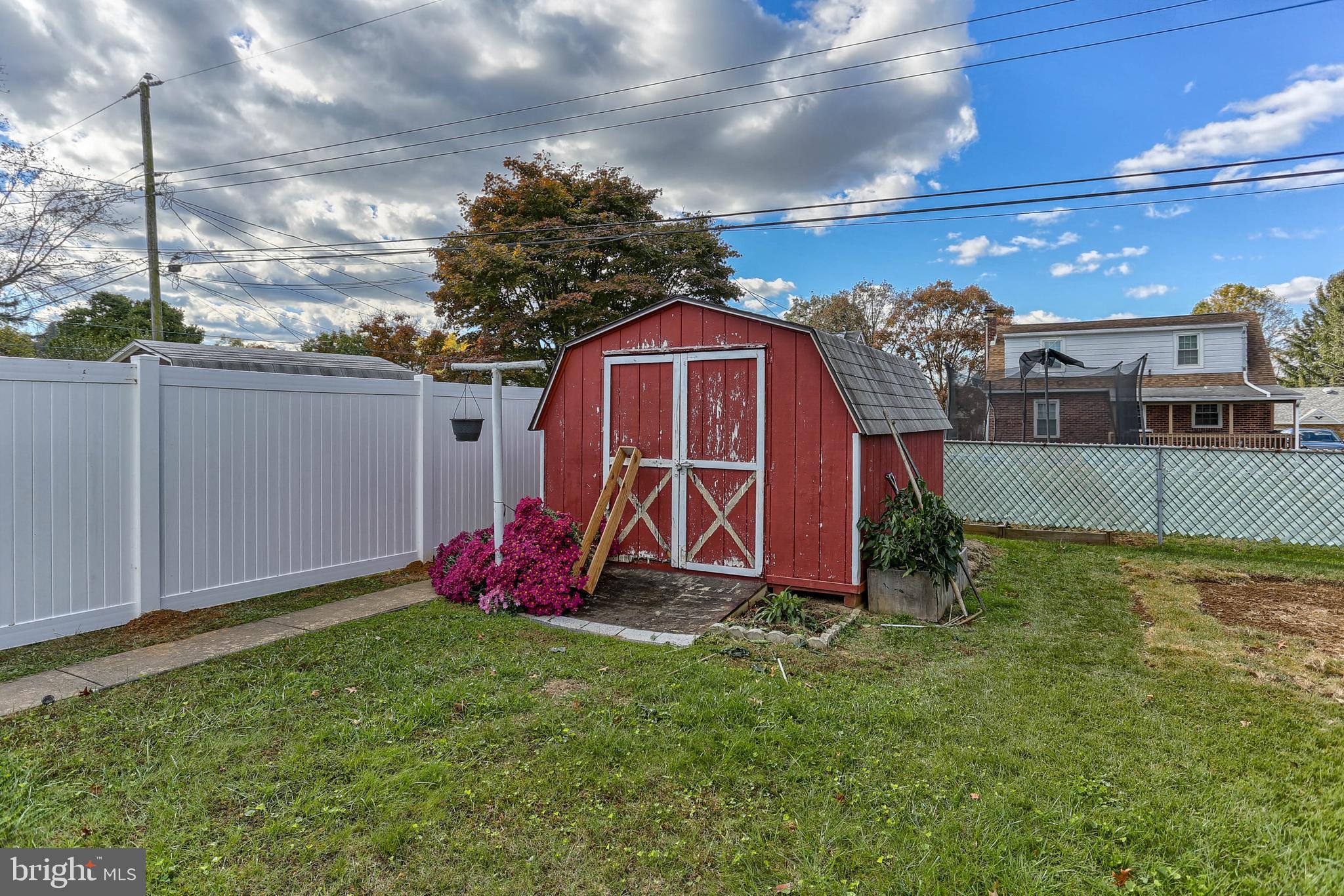 332 Edgewood Road York, PA 17402 - Photo 6 of 26 Gallery Image 6