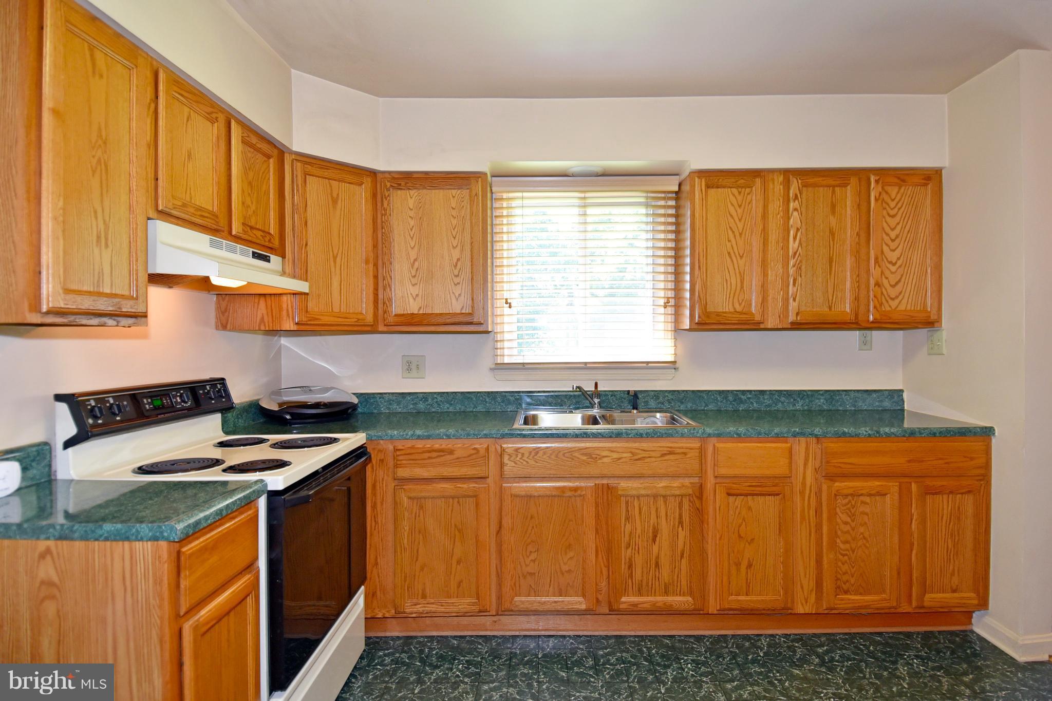 6107 Manor Road Clinton, MD 20735 - Photo 8 of 24 Kitchen