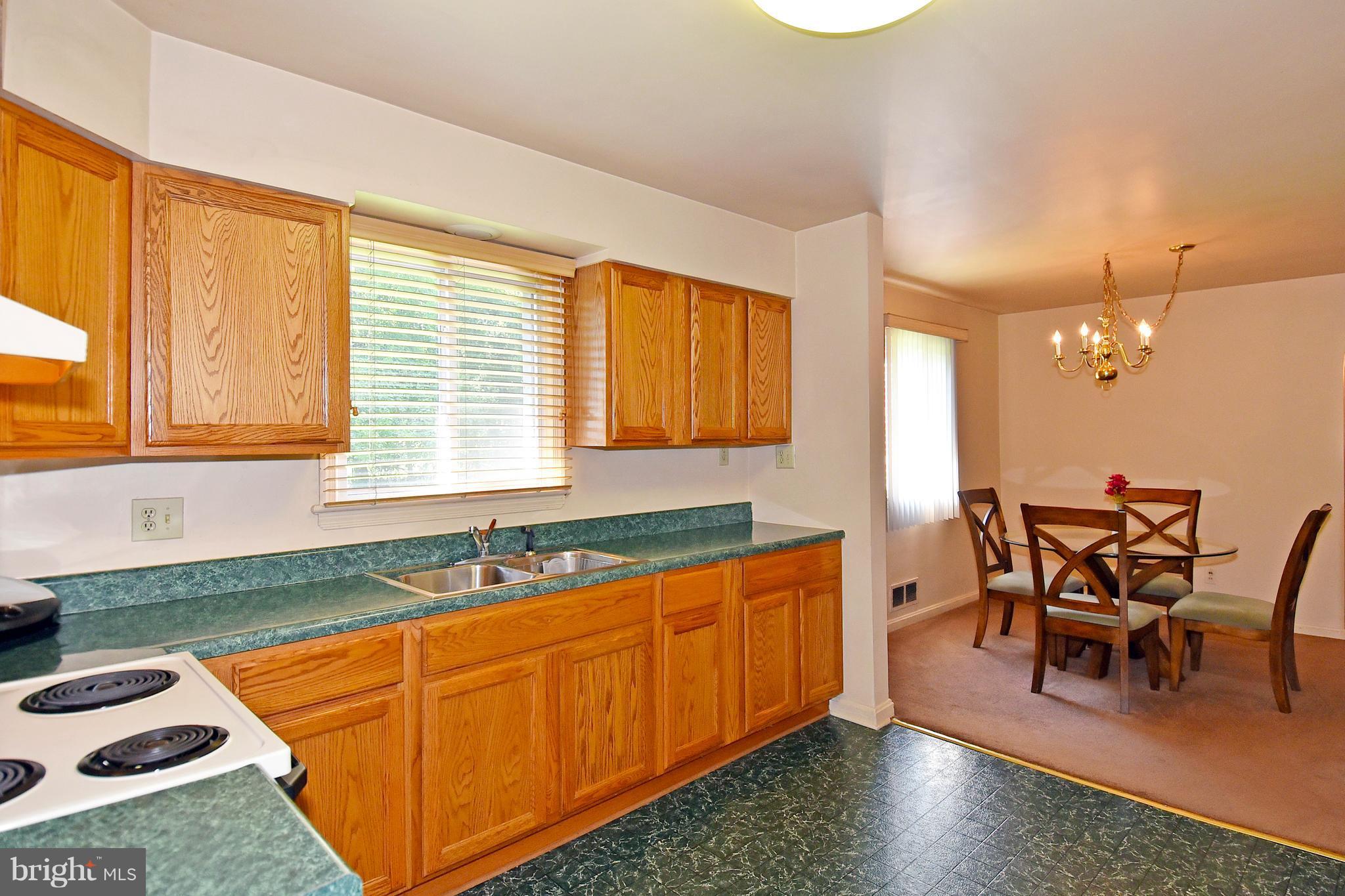 6107 Manor Road Clinton, MD 20735 - Photo 9 of 24 Kitchen