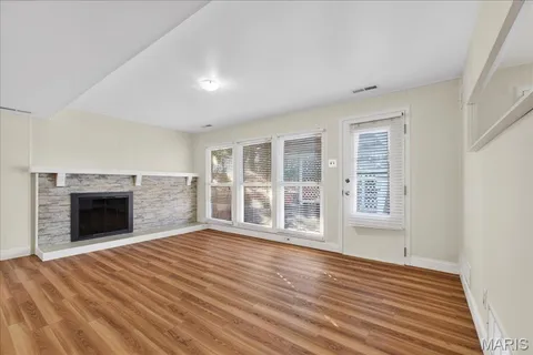$390,000 | 821 Courtland Place, Manchester, MO 63021