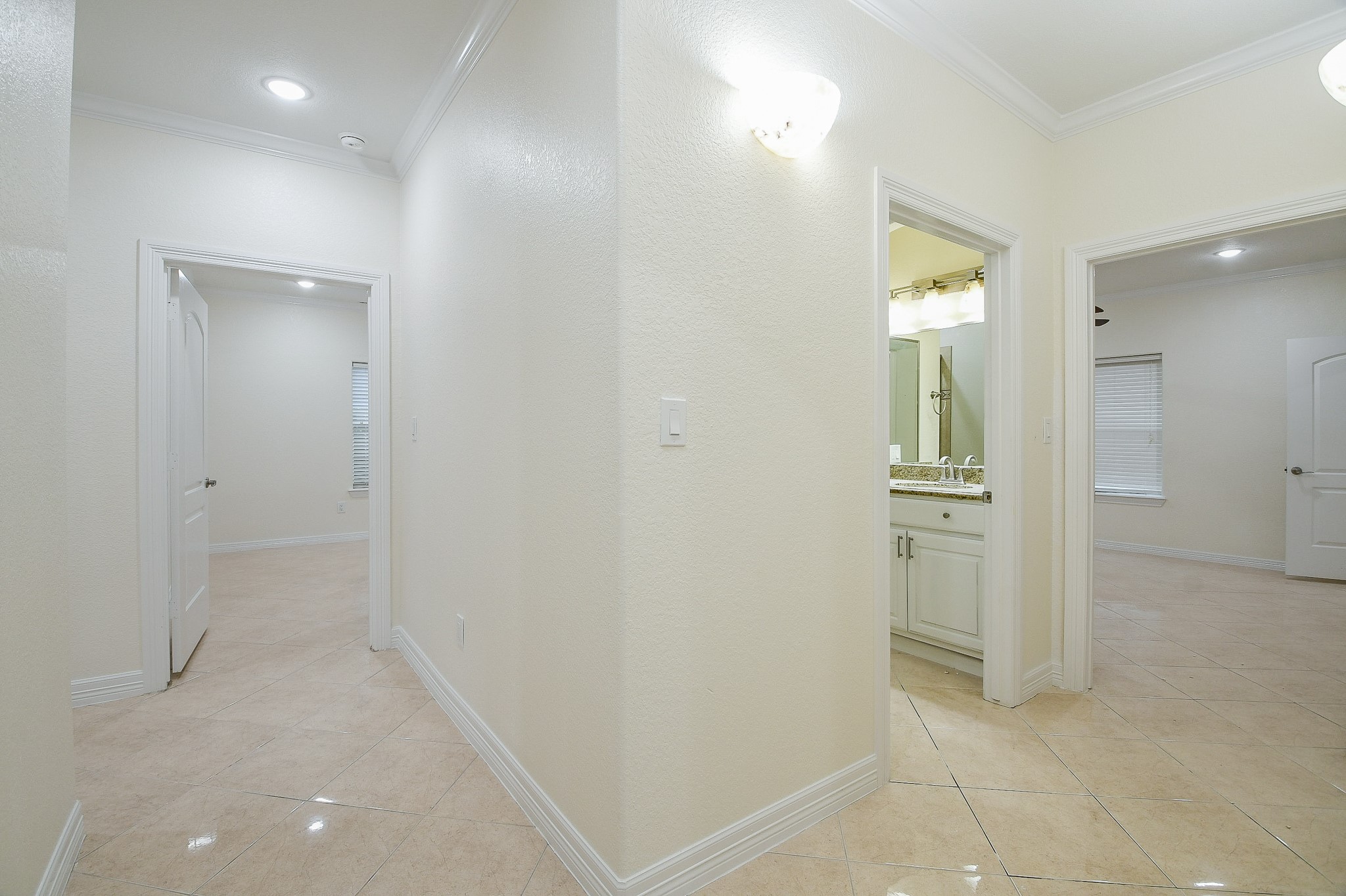 404 Moss Street Houston, TX 77009 - Photo 19 of 40 an empty room with mirror