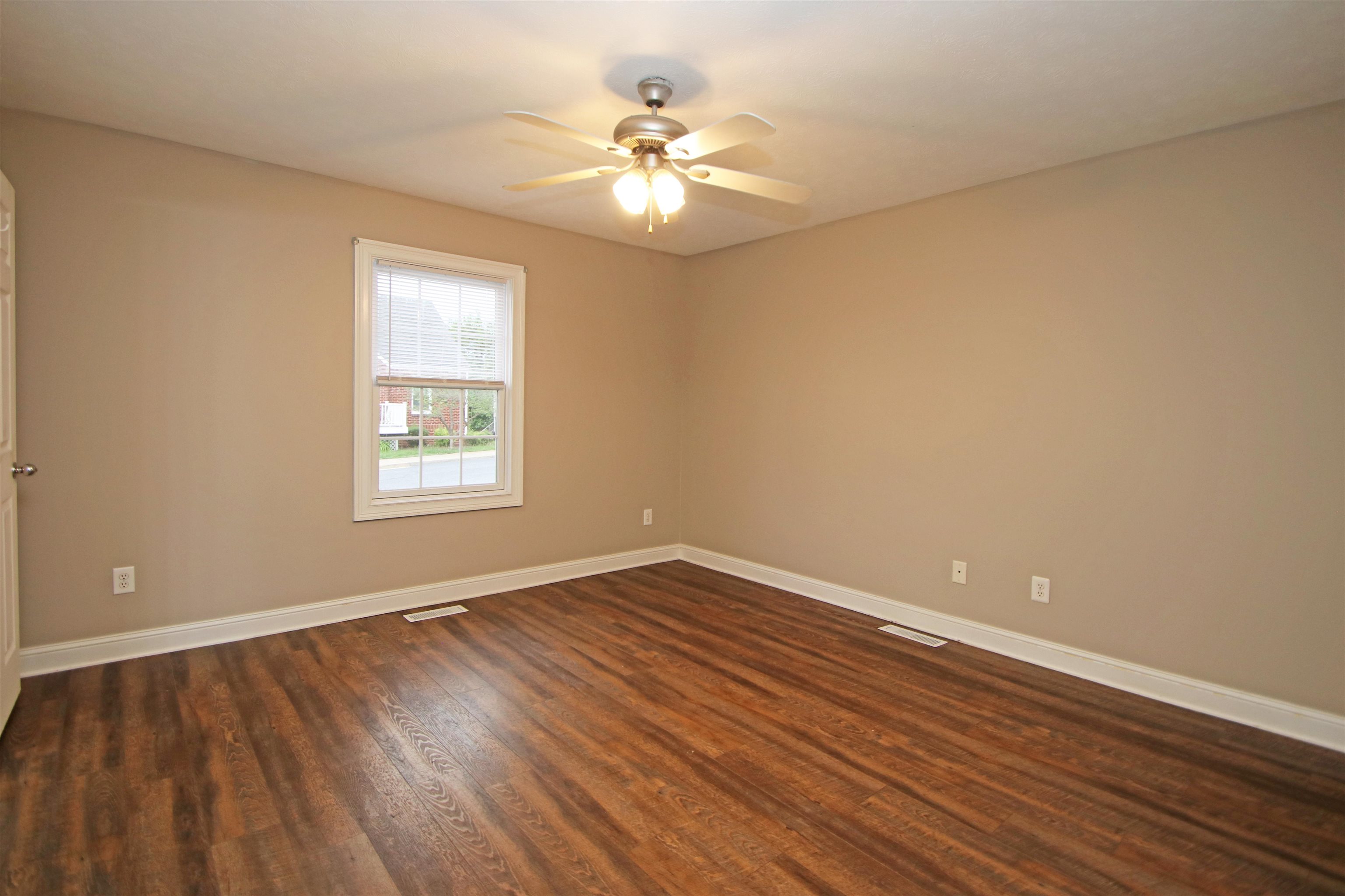 438 West Market Street Harrisonburg, VA 22802 - Photo 10 of 17
