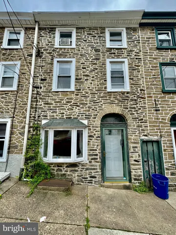 $2,300 | 129 Levering Street, Philadelphia, PA 19127