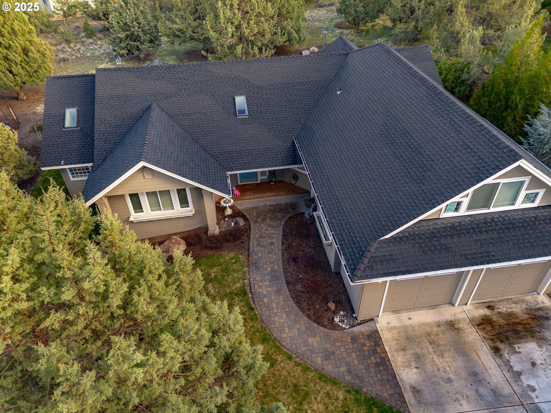 8830 Merlin Drive Redmond, OR 97756 - Photo 30 of 32 a view of a house with a small space