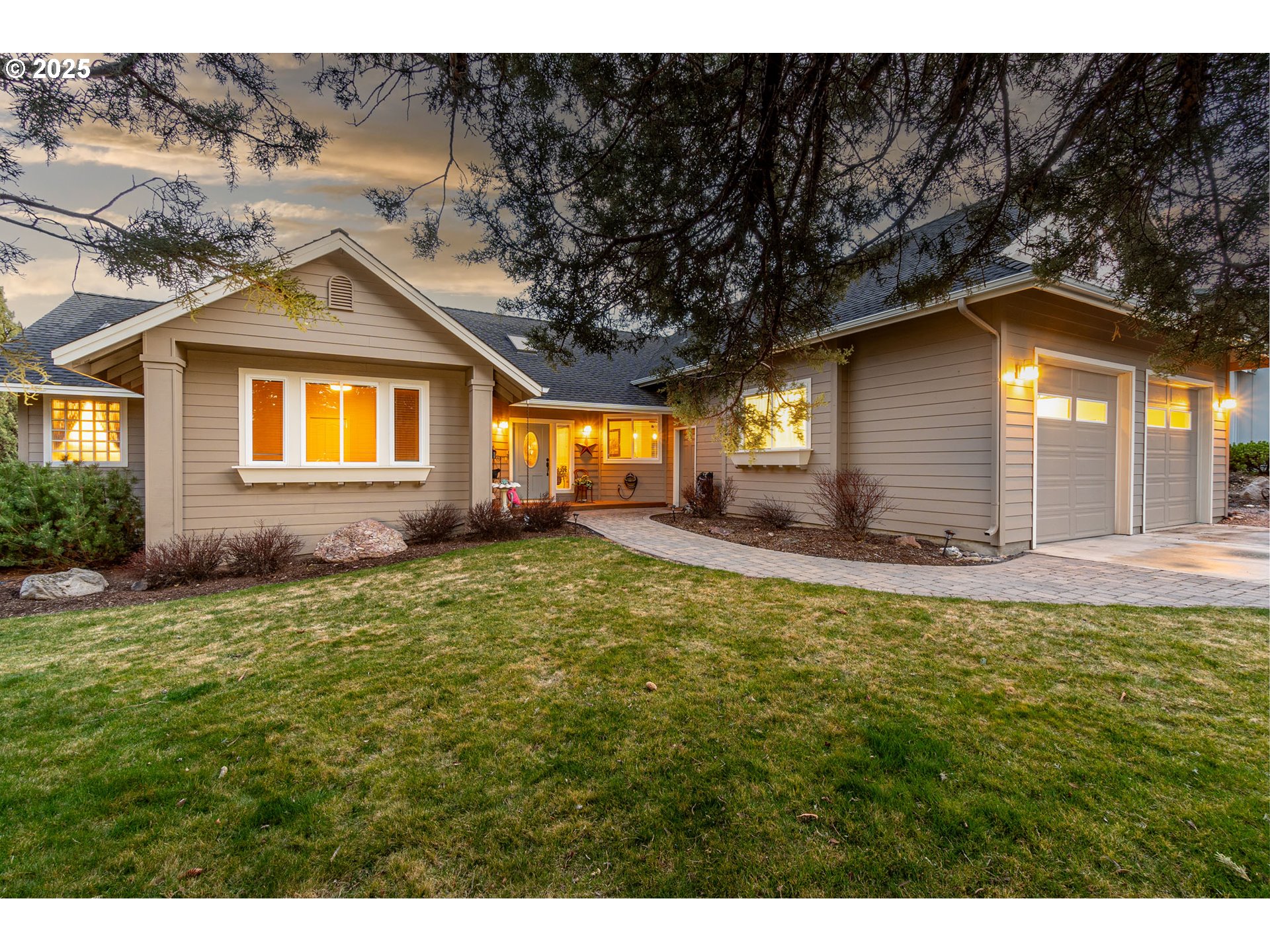 8830 Merlin Drive Redmond, OR 97756 - Photo 4 of 32 a front view of a house with a yard