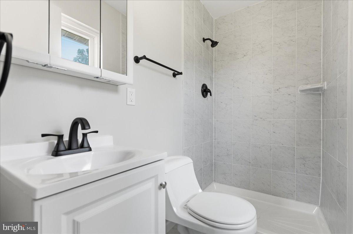 5014 Macon Road Rockville, MD 20852 - Photo 16 of 44 Owner's Bath
