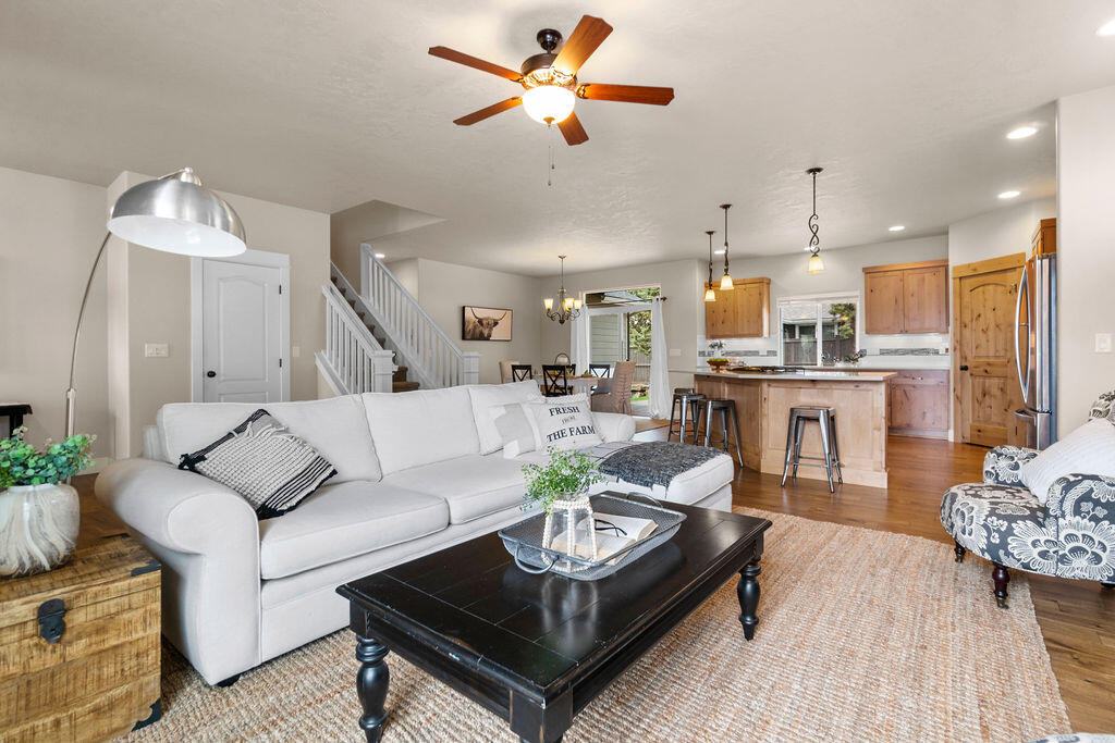 20880 Rorick Drive Bend, OR 97701 - Photo 7 of 51 DSC04893