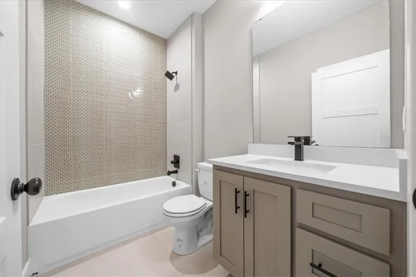 $499,000 | 720 Northeast Lone Hill Drive, Unit B, Lee's Summit, MO 64064